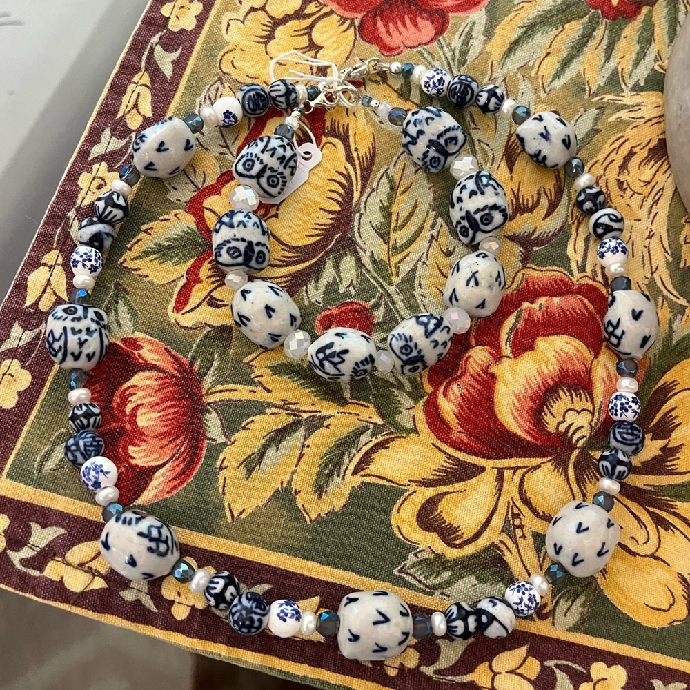 NWT, Carstina Leigh, Ltd., hand beaded, Sterling silver clasp